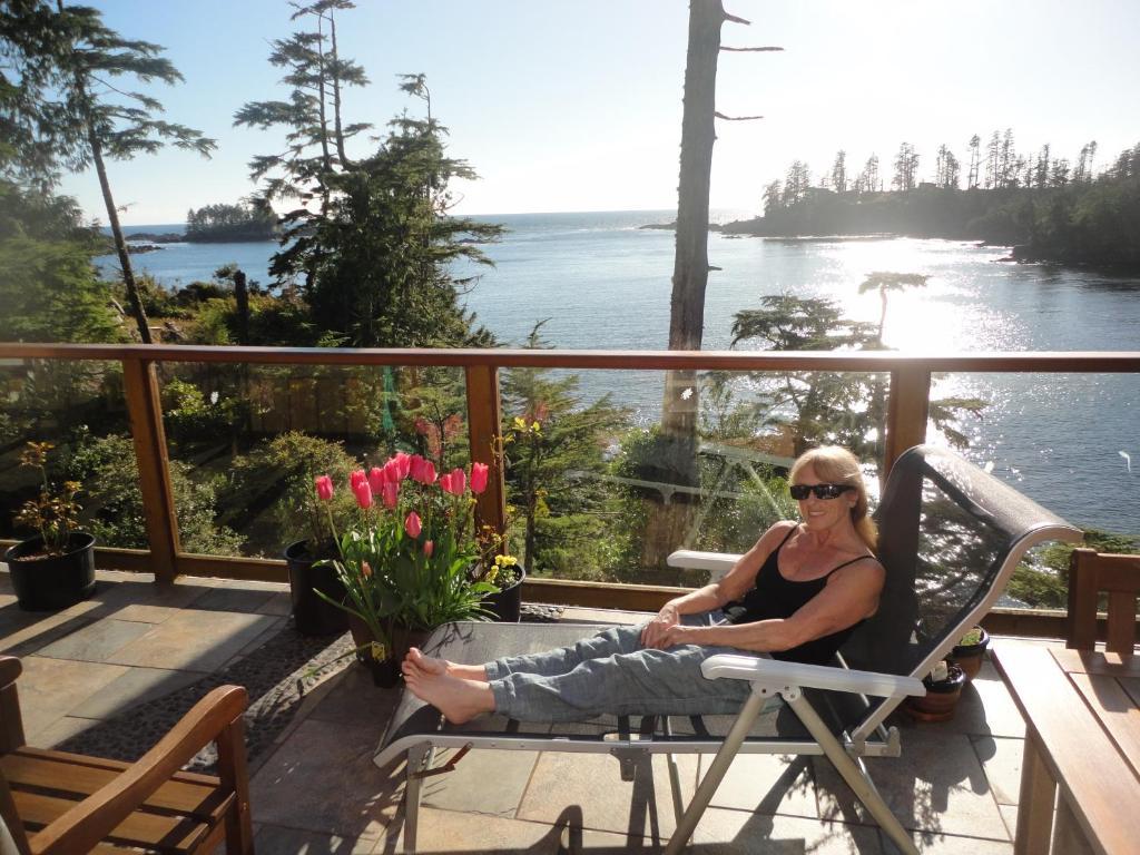 Reef Point Oceanfront Bed And Breakfast Уклуелет Стая снимка