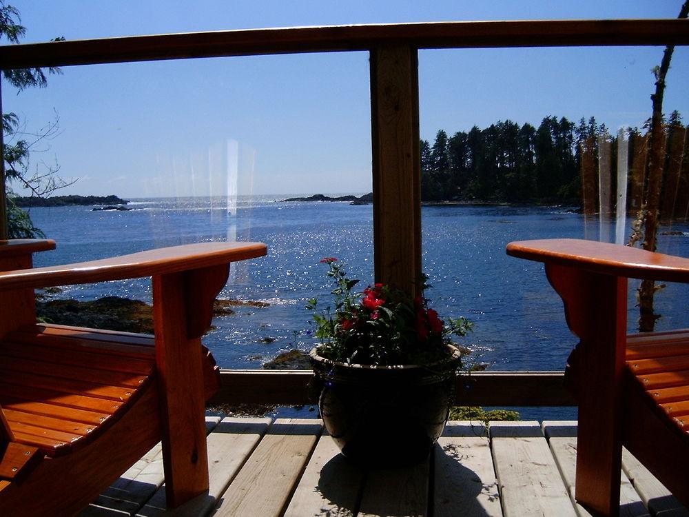 Reef Point Oceanfront Bed And Breakfast Уклуелет Екстериор снимка