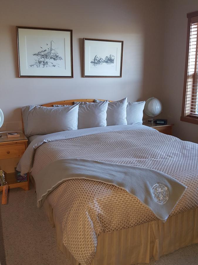Reef Point Oceanfront Bed And Breakfast Уклуелет Екстериор снимка