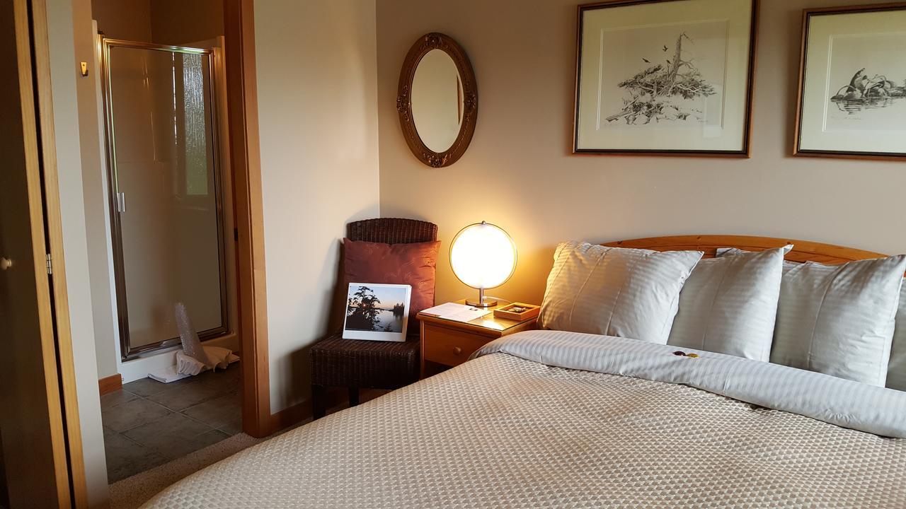 Reef Point Oceanfront Bed And Breakfast Уклуелет Екстериор снимка