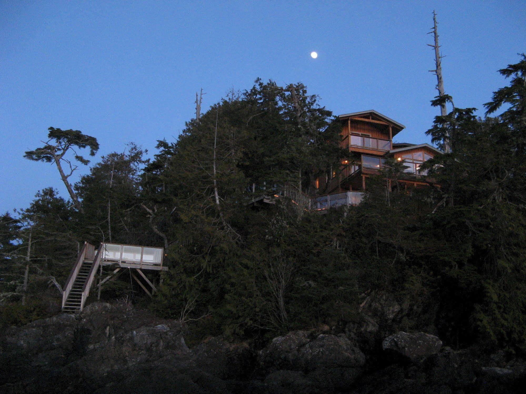 Reef Point Oceanfront Bed And Breakfast Уклуелет Екстериор снимка
